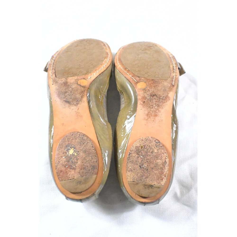 BCBGMAXAZRIA Gray Olive Patent Leather Buckle Ballet Flats Scrunched Sz 9M - Picture 8 of 12